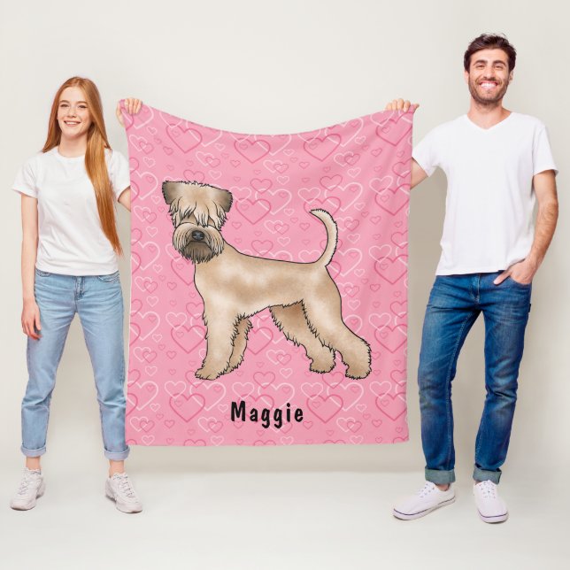 Couverture Polaire Soft-Coated Wheaten Terrier Cœurs Roses Et Nom (En situation)