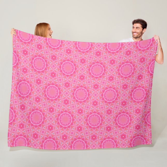 Couverture Polaire Soleil rose et étoiles petite fille motif en mosaï (En situation)