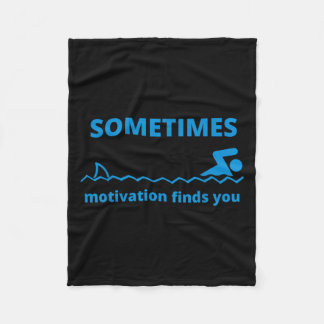Couverture Polaire Sometimes Motivation Finds You Funny Quote Shark 