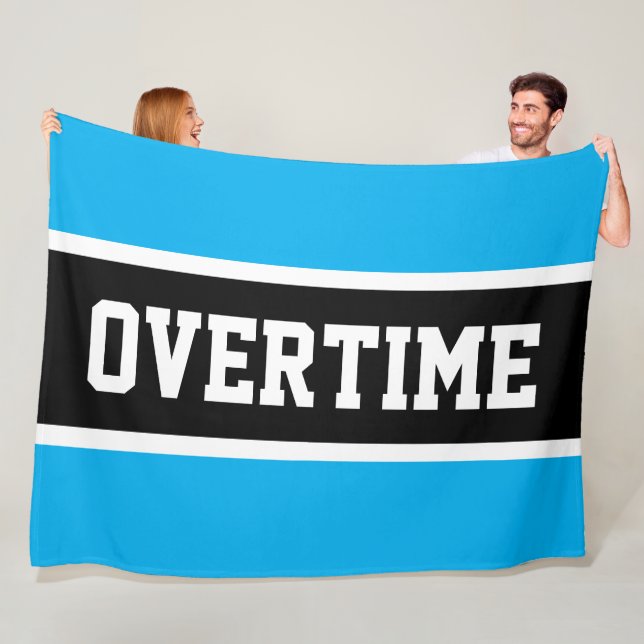 Couverture Polaire Sporty Azure Blue Blanc Noir Rayures OVERTIME (En situation)