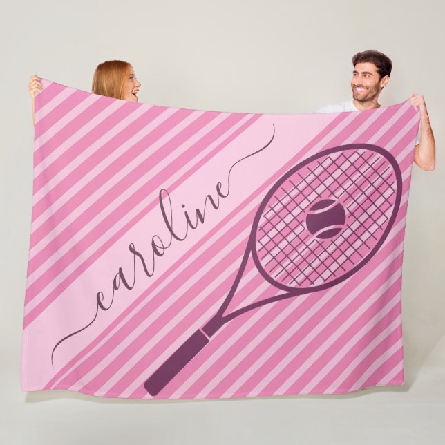 Couverture Polaire Sporty Pink Striped Tennis Racket & Ball Nom migno (En situation)