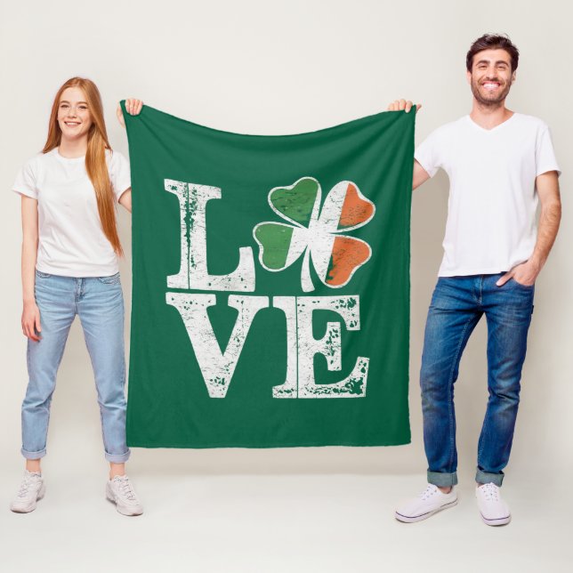 Couverture Polaire St Patrick Love Chance Irlande Trèfle Vert  (En situation)