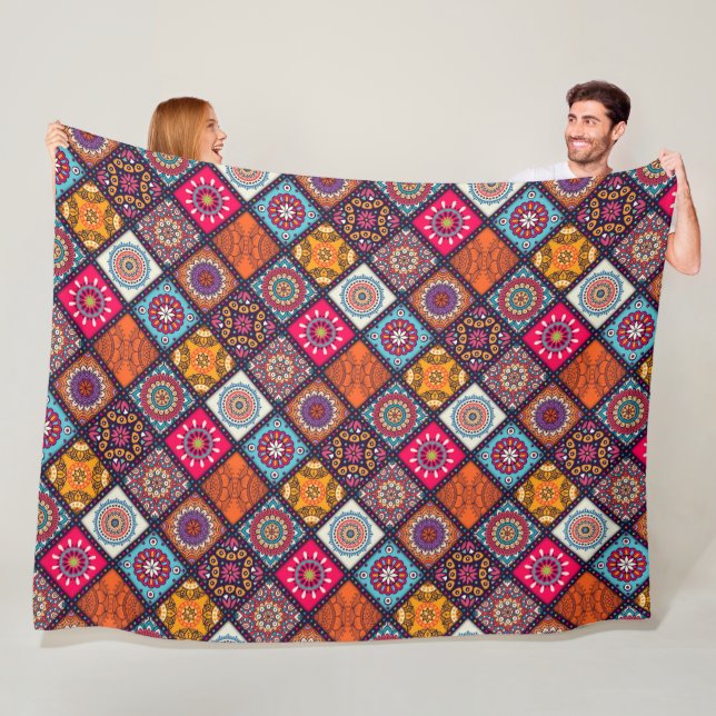 Couverture Polaire style boho coloré (En situation)