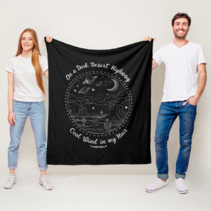 Couverture Polaire Sur Un Sombre Désert Autoroute Travel Mountain Cam