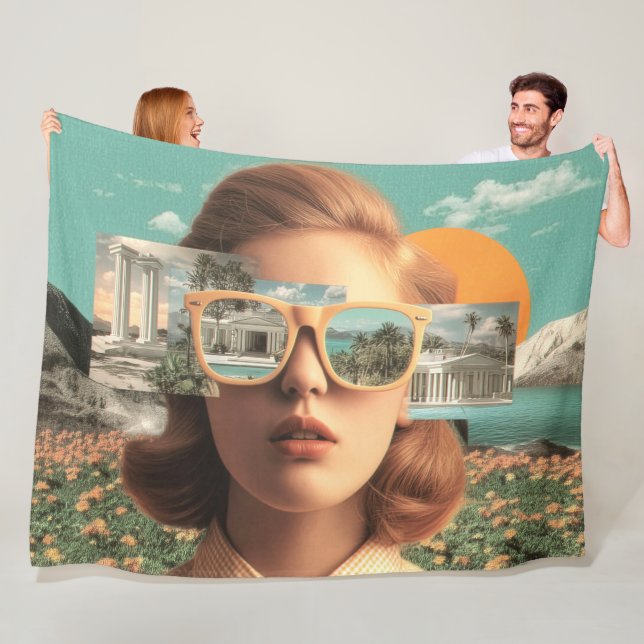 Couverture Polaire Surreal female portrait with retro sunglasses (En situation)
