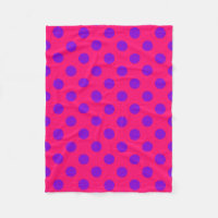 Taches polka violettes sur cerise