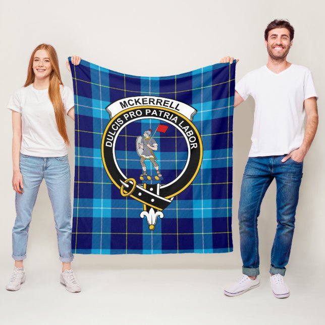Couverture Polaire Tartan à carreaux bleu Clan McKerrell (En situation)