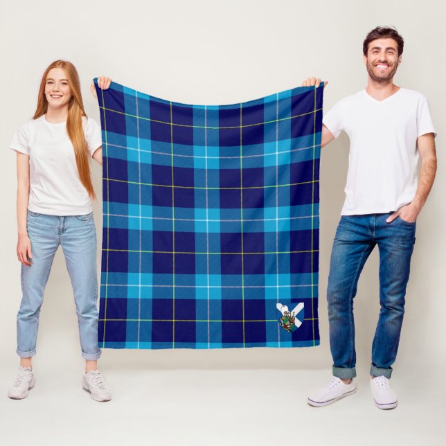 Couverture Polaire Tartan à carreaux bleus de Scotts McKerrell (En situation)