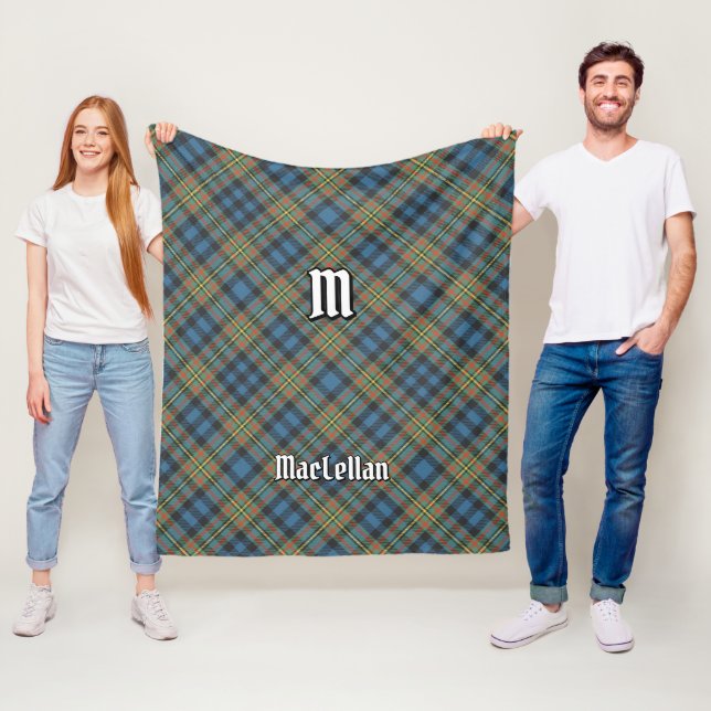 Couverture Polaire Tartan ancien du clan MacLellan (En situation)