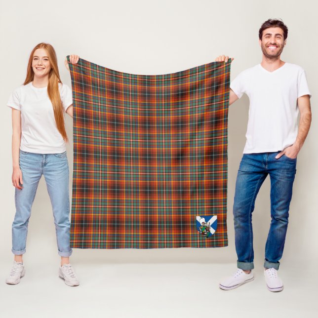Couverture Polaire Tartan ancien écossais d'Innes (En situation)