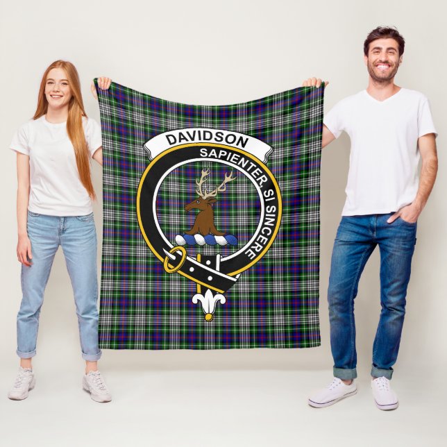 Couverture Polaire Tartan de la robe Clan Davidson de Tulloch (En situation)