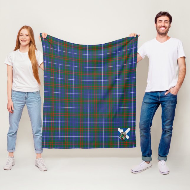 Couverture Polaire Tartan Écossais d'Edmonstone à carreaux (En situation)