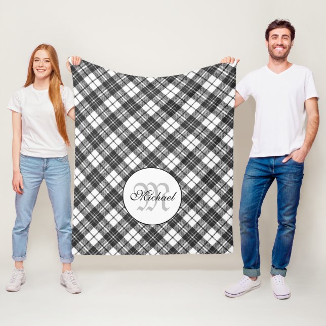 Couverture Polaire Tartan motif Noël noir blanc Monogramme (En situation)