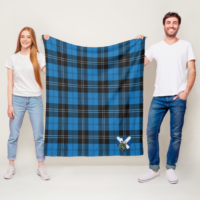 Couverture Polaire Tartan Plaid Bleu Ramsay (En situation)