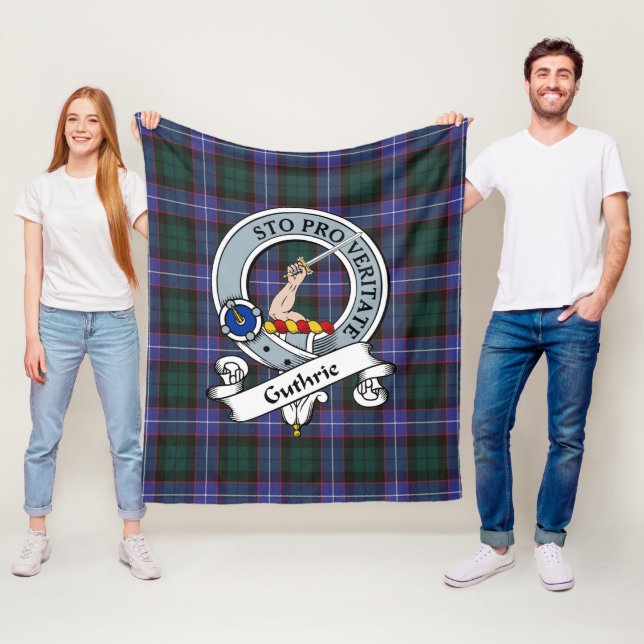 Couverture Polaire Tartan Plaid de Badge Moderne du Clan Guthrie (En situation)