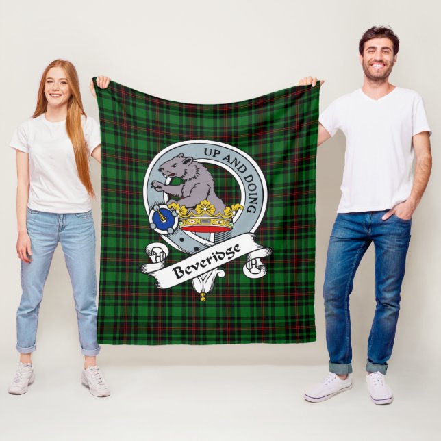 Couverture Polaire Tartan Plaid du Clan Beveridge (En situation)