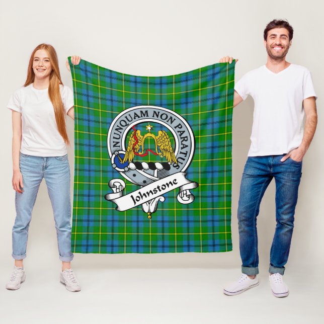 Couverture Polaire Tartan Plaid du Clan Johnston (En situation)