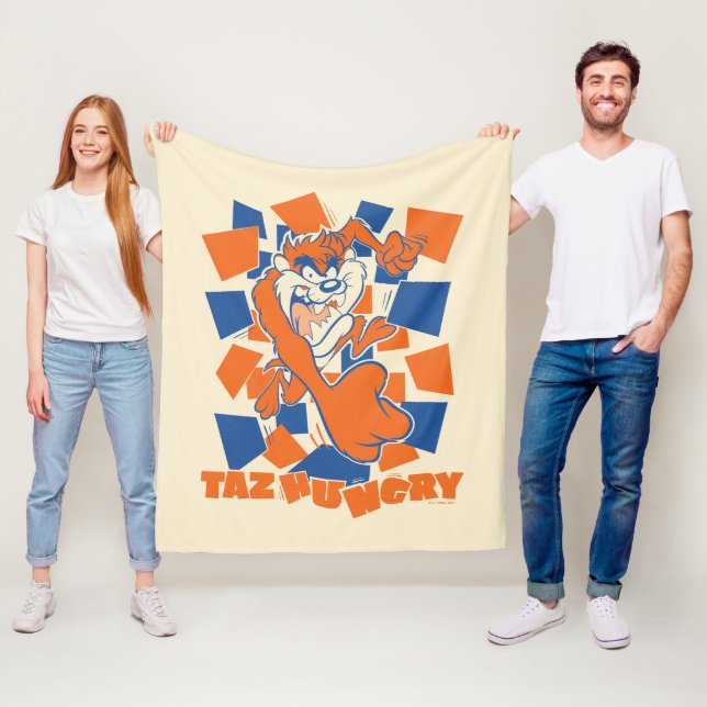 Couverture Polaire TAZ™ Hungry Smashing Through Checker (En situation)