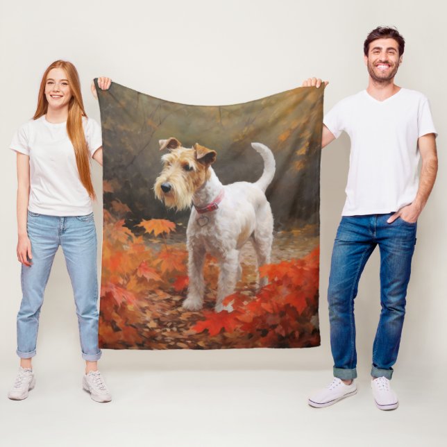 Couverture Polaire Terrier Wirefox dans les feuilles d'automne chute  (En situation)
