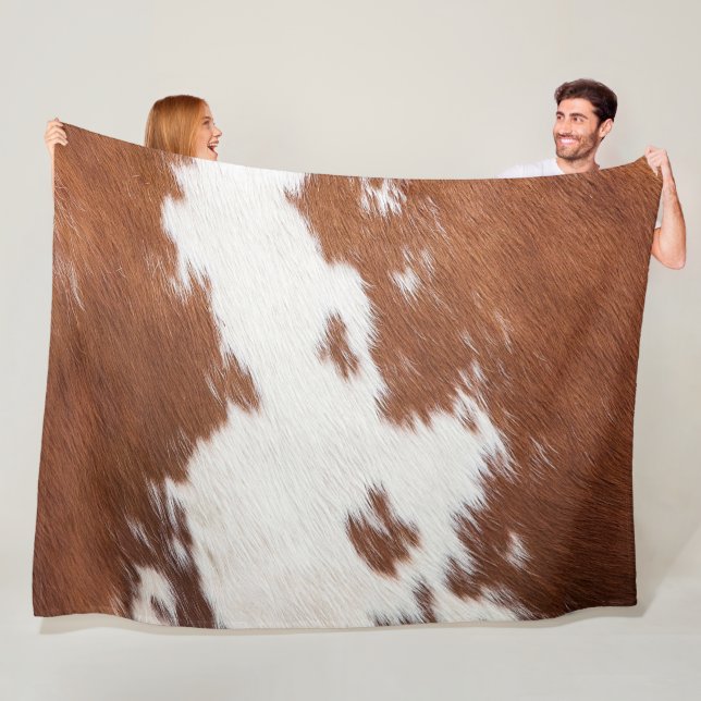 Couverture Polaire texture Brown et blanche de la vache (En situation)