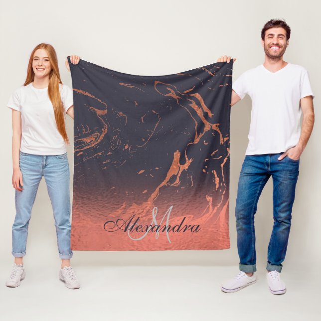 Couverture Polaire Texture rose en marbre (En situation)