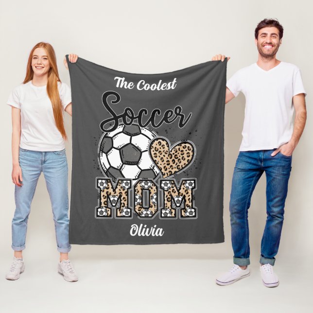 Couverture Polaire "The Coolest Soccer Mom" Conception personnalisée (En situation)