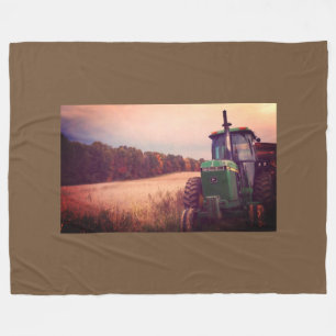 Couverture Polaire Tracteur dans le champ d'automne