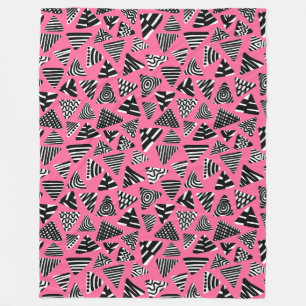 Couverture Polaire Triangles 240121 - Noir et blanc sur rose profond