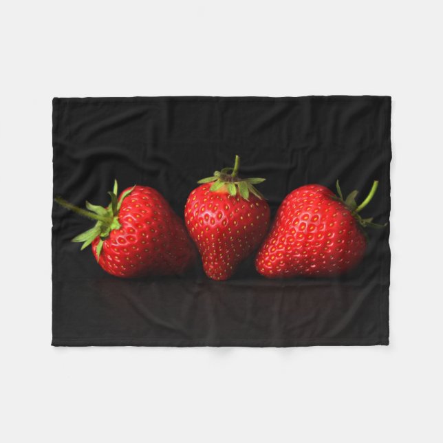 Couverture Polaire Trois fraises sur le fba noir (Devant (Horizontal))