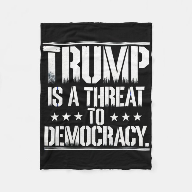 Couverture Polaire Trump Is A Threat To Democracy  (Devant)