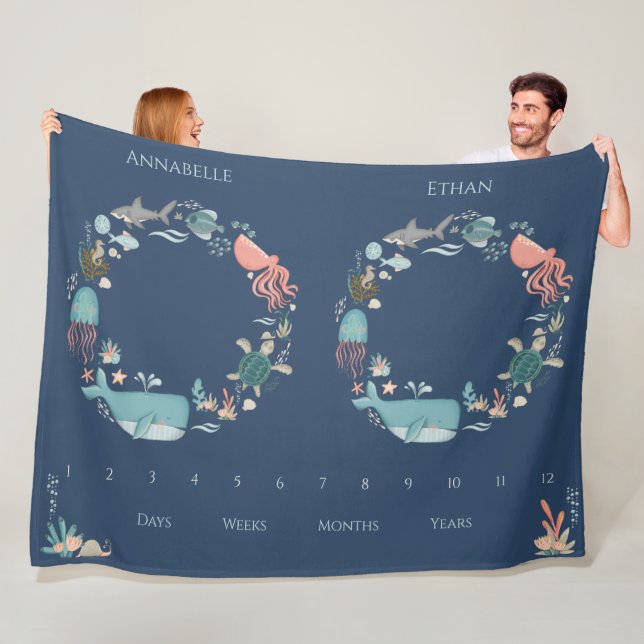 Couverture Polaire Twins Baby Milestone Bleu sous l'animal marin (En situation)