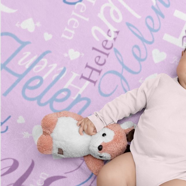 Couverture Polaire Typographie Nom et Coeurs répété allover Lilac (Créateur téléchargé)