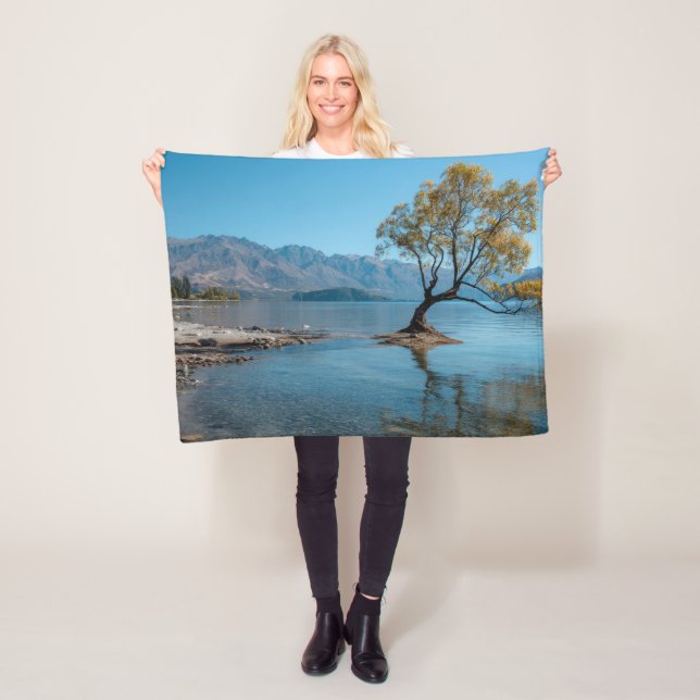 Couverture Polaire Un arbre dans un lac (En situation)