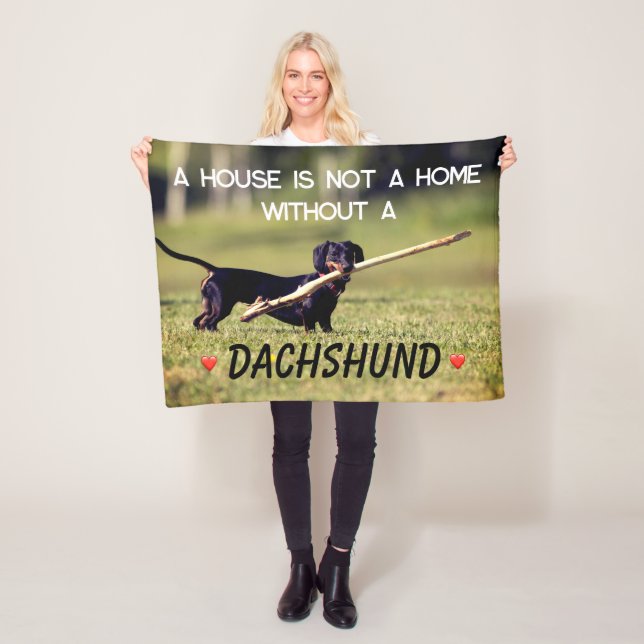 Couverture Polaire Une maison pas un chien Dachshund (En situation)