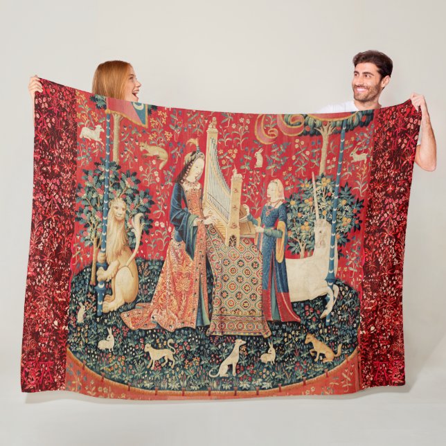 COUVERTURE POLAIRE UNICORN ET DAME JOUER ORGE AVEC ANIMAUX (En situation)