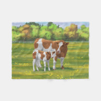 Vache de Guernesey et veau mignon dans les pâturag