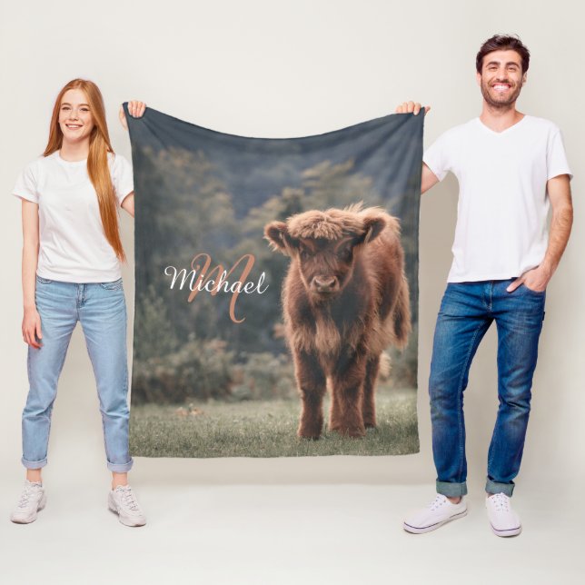Couverture Polaire Vache de Highland calvaire herbe d'automne monogra (En situation)