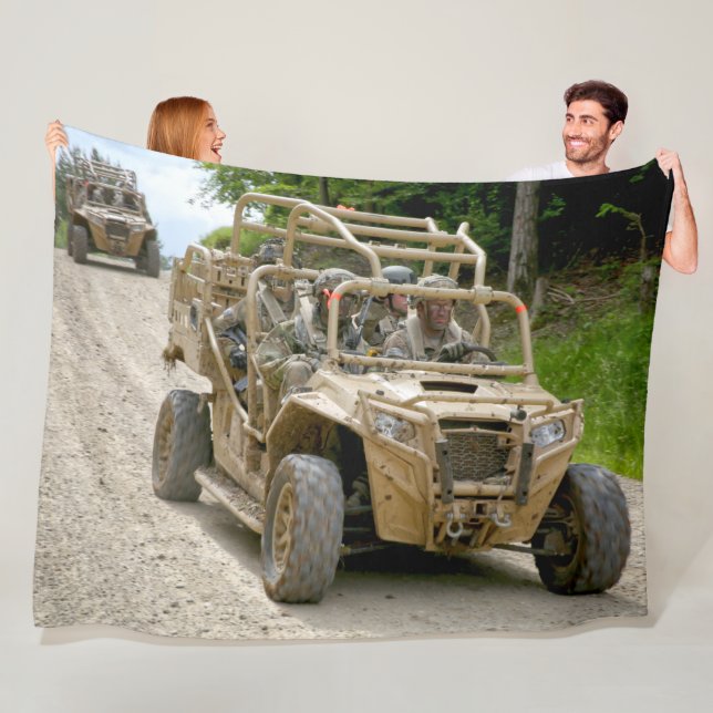 COUVERTURE POLAIRE VÉHICULES SPÉCIAUX D'OPÉRATIONS – MRZR-4 (En situation)