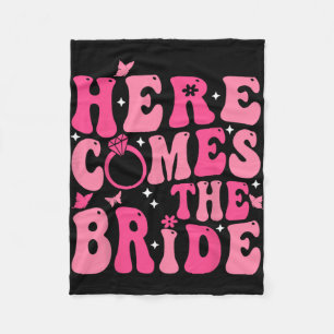 Couverture Polaire Voici venir la mariée, tenue de fête de bacheloret