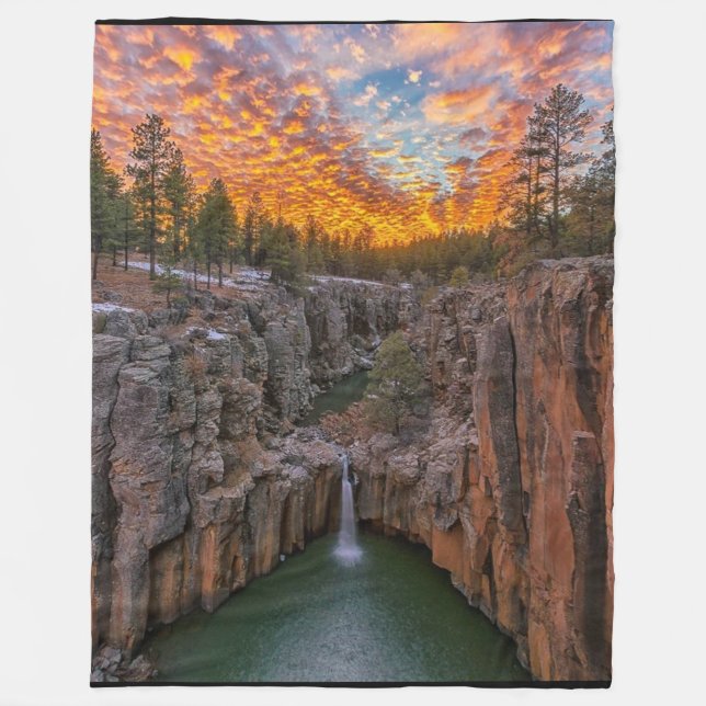Couverture Polaire WATERFALL at SUNSET (Devant)