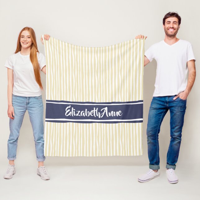 Couverture Polaire Wavy Painterly Stripes Navy and Cream With Name (En situation)