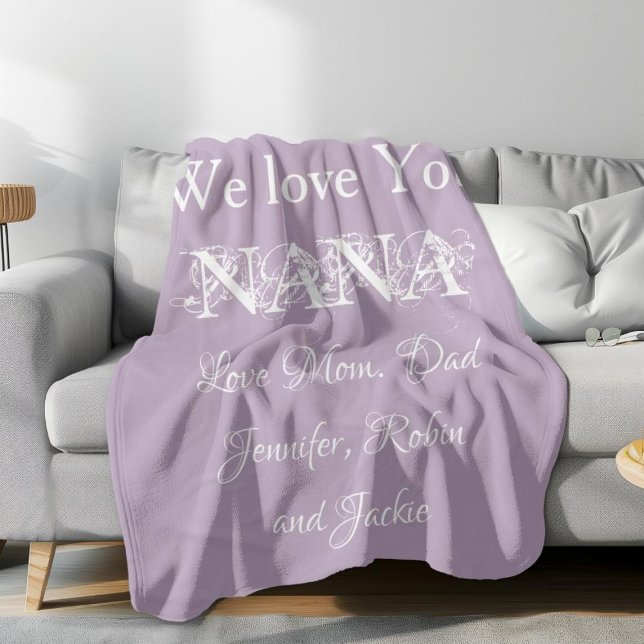 Couverture Polaire 'We Love You Nana' Noms Personnalisés Gorgeous Mau (We Love You Nana' Custom Family Names Gorgeous Mauve Fleece Blanket.)