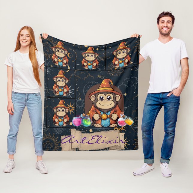 Couverture Polaire Whimsical Cute Kawaii Wizard Monkey Print (En situation)