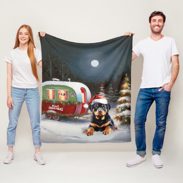 Couverture Polaire Winter Rottweiler Caravan Christmas Adventure (En situation)
