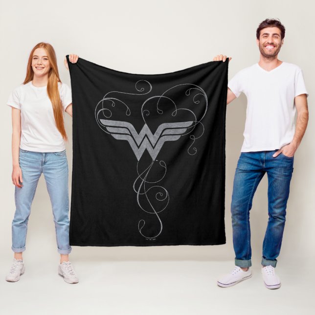 Couverture Polaire Wonder Woman | logo Beauty Bliss (En situation)