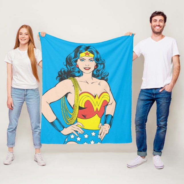 Couverture Polaire Wonder Woman | Pose Vintage avec Lasso (En situation)