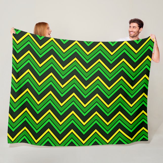 Couverture Polaire Zigzag de chevron vert, noir et jaune (En situation)
