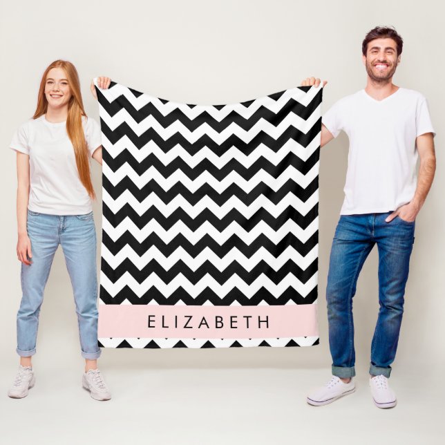 Couverture Polaire Zigzag noir et blanc, Motif Chevron, Votre nom (En situation)