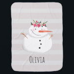 Couverture Pour Bébé Baby Girls First Christmas Flower Snowman and Name<br><div class="desc">Ce design adorable comprend un bonhomme de neige unique de style aquarelle portant une guirlande Christmassy sur des rayures pastel,  ainsi que de l'espace pour personnaliser la couverture en utilisant le nom de votre petite fille. Le gardien parfait pour vous le premier Noël d'un petit !</div>