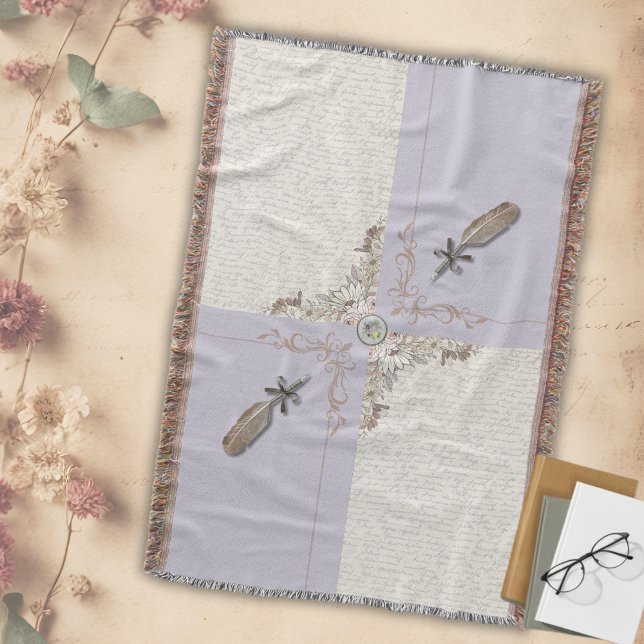 Couverture Sérénité Manuscrit Tissé à Franges Lavande Pâle (Unwind in tranquil lavender comfort. 💜 This beautiful woven throw creates a serene atmosphere.)